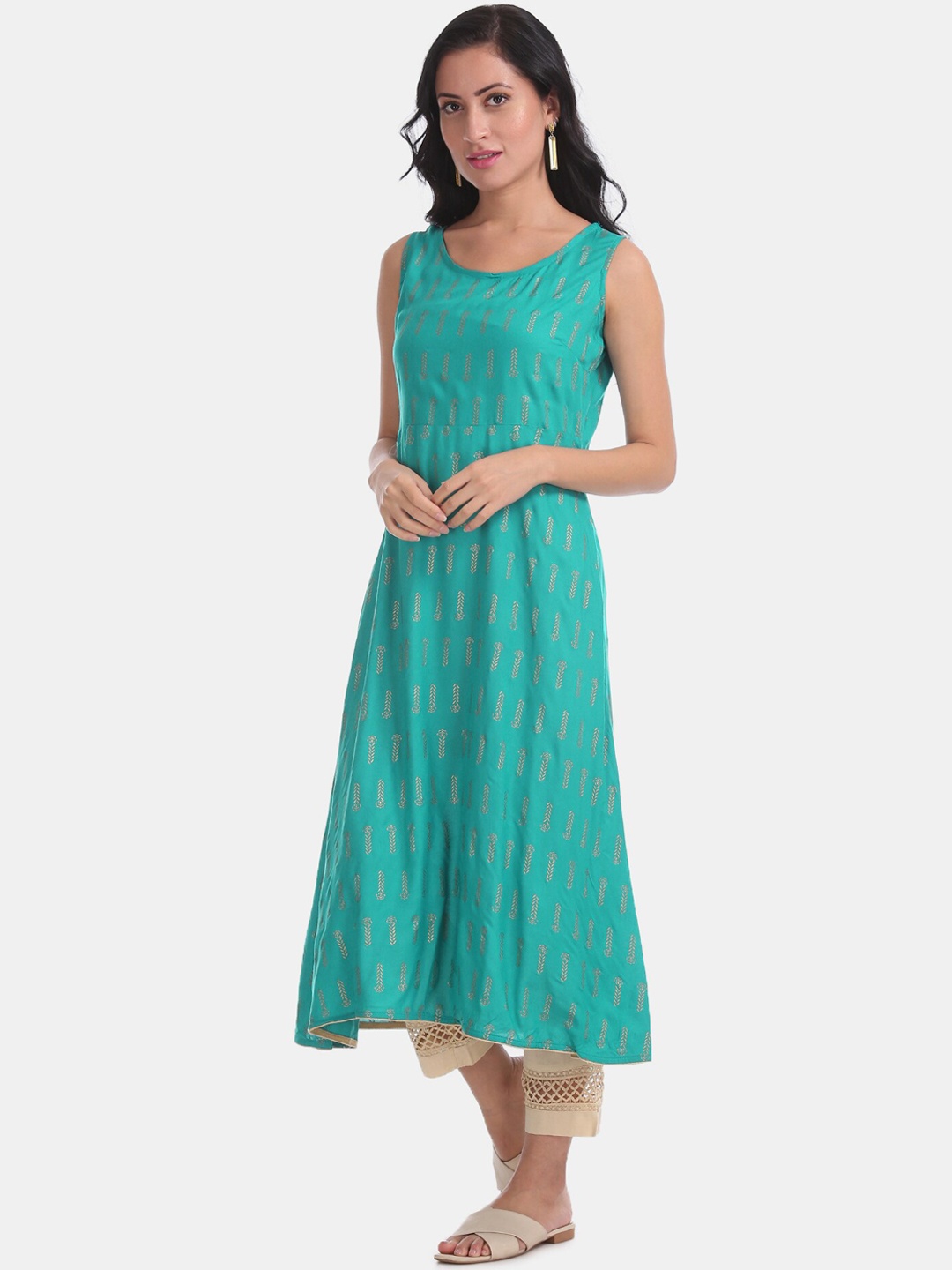 

Anahi Women Blue Bandhani Flared Sleeves Thread Work Kurta