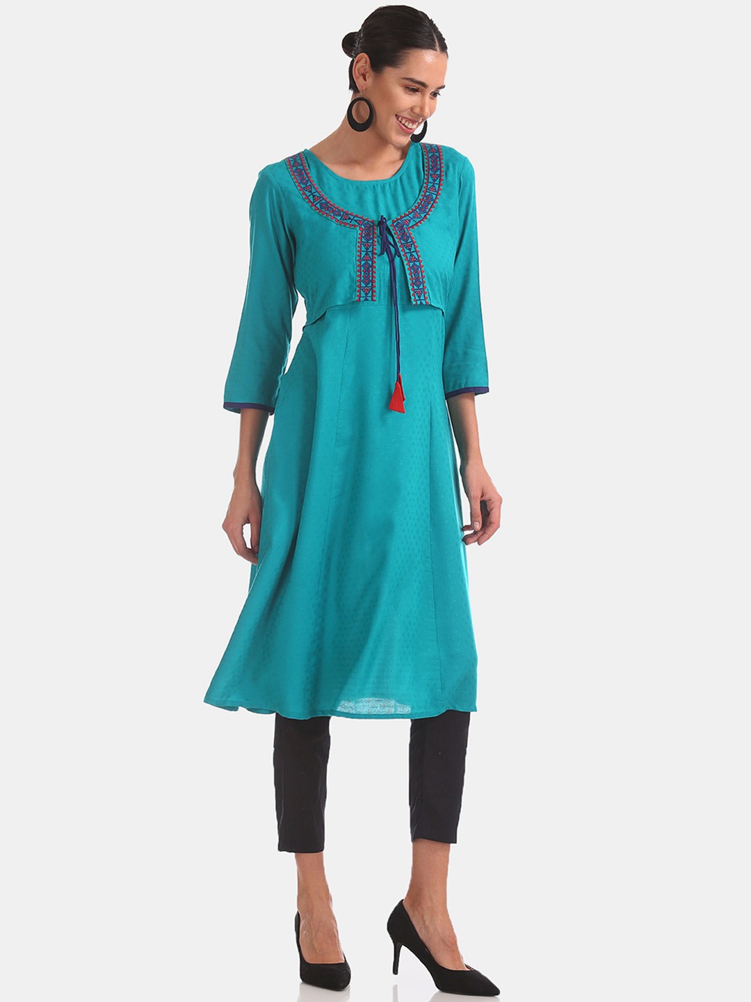 

Anahi Women Green Thread Work Kurta