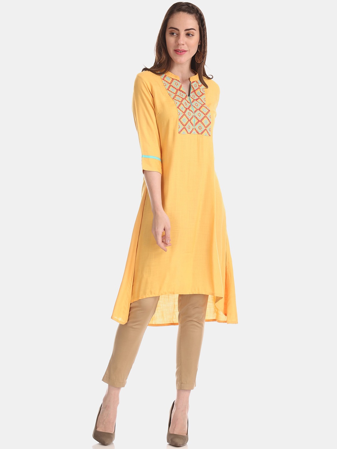 

Anahi Women Yellow Floral Embroidered Keyhole Neck Kurta