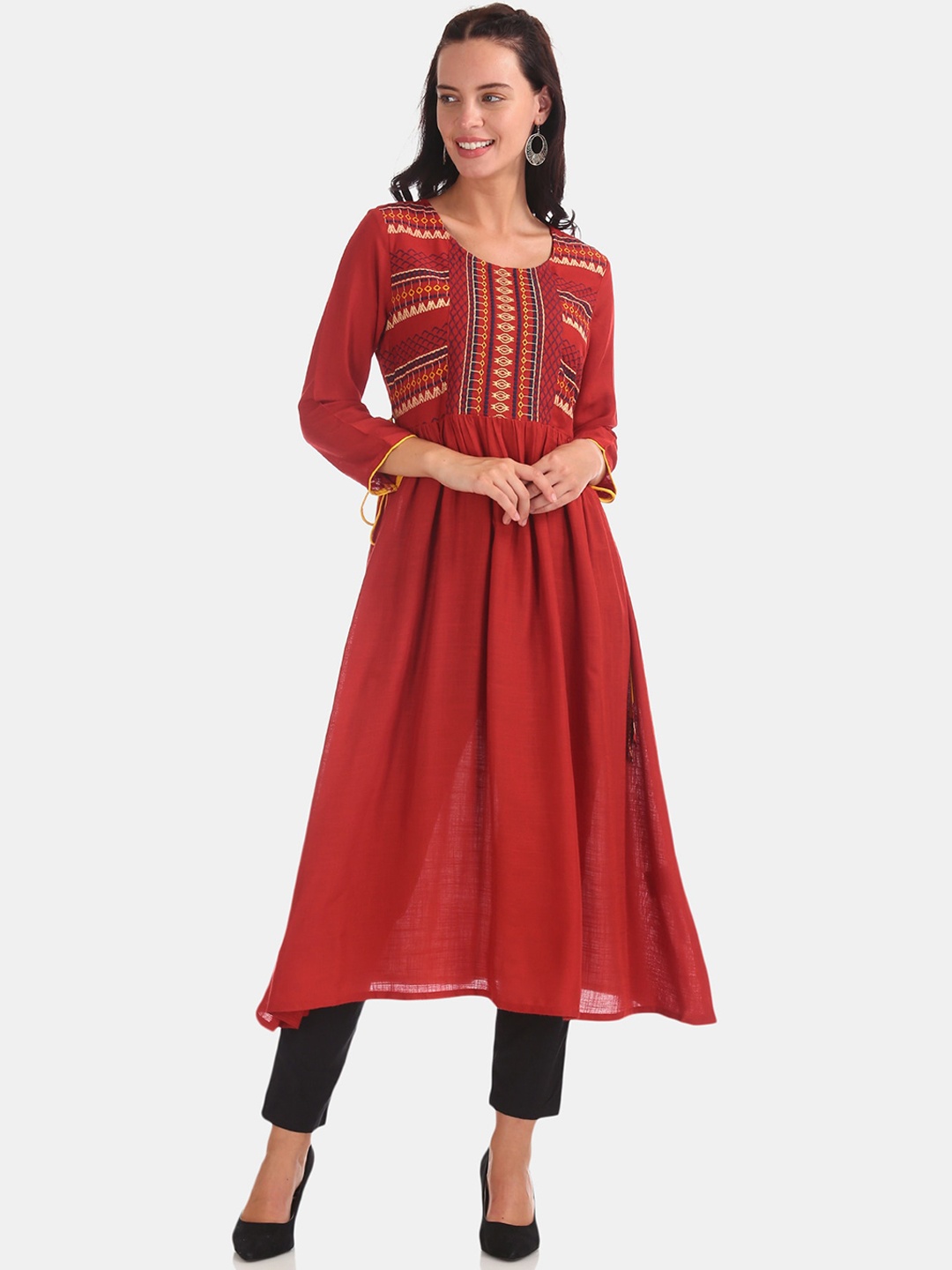 

Anahi Women Red Ethnic Motifs Yoke Design Kurta