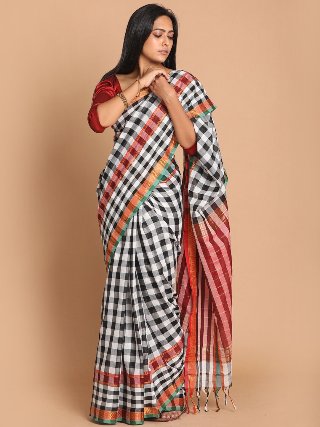 

Indethnic Black & White Checked Pure Cotton Saree