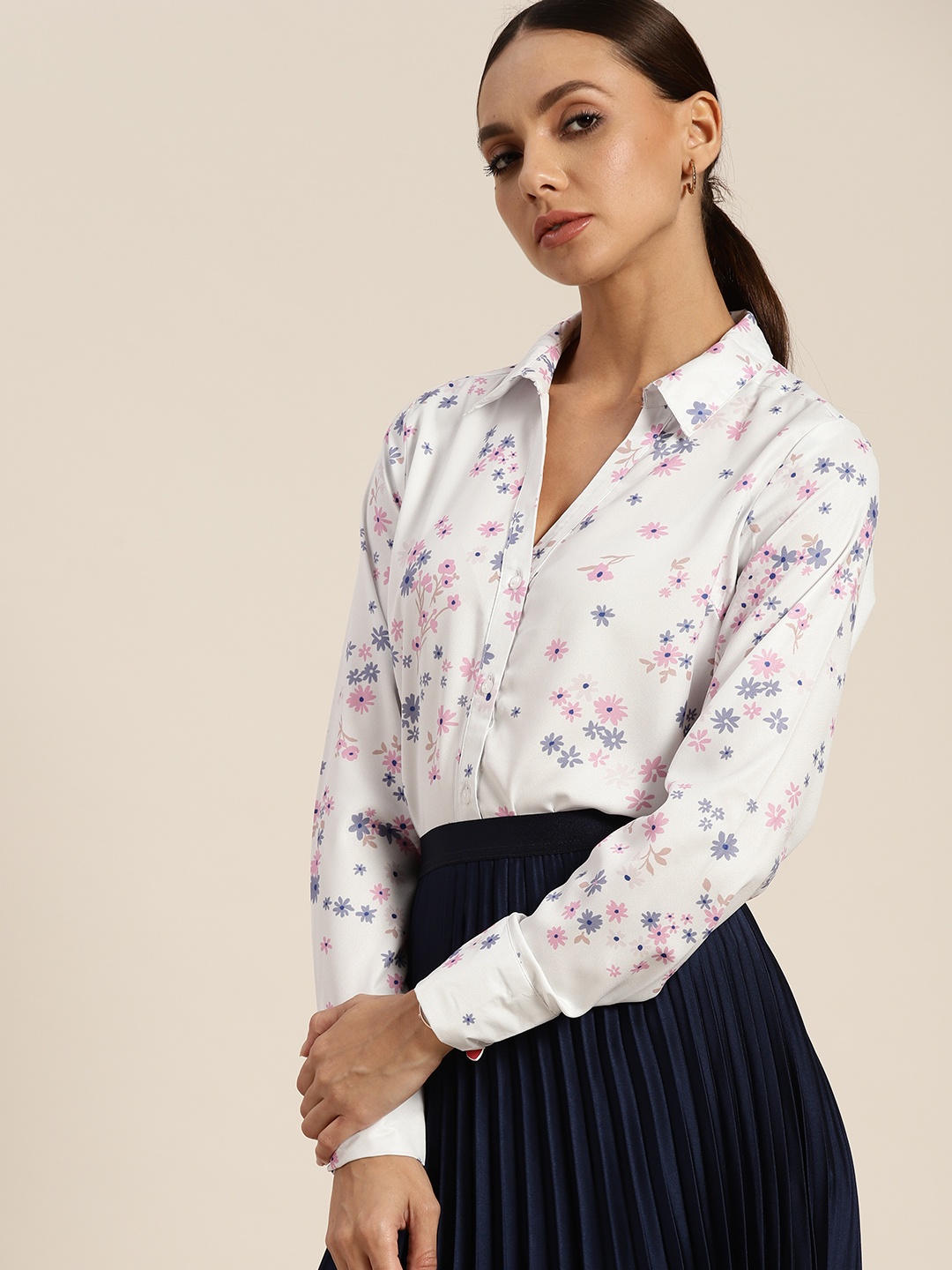 

her by invictus Women White & Pink Floral Printed Casual Shirt
