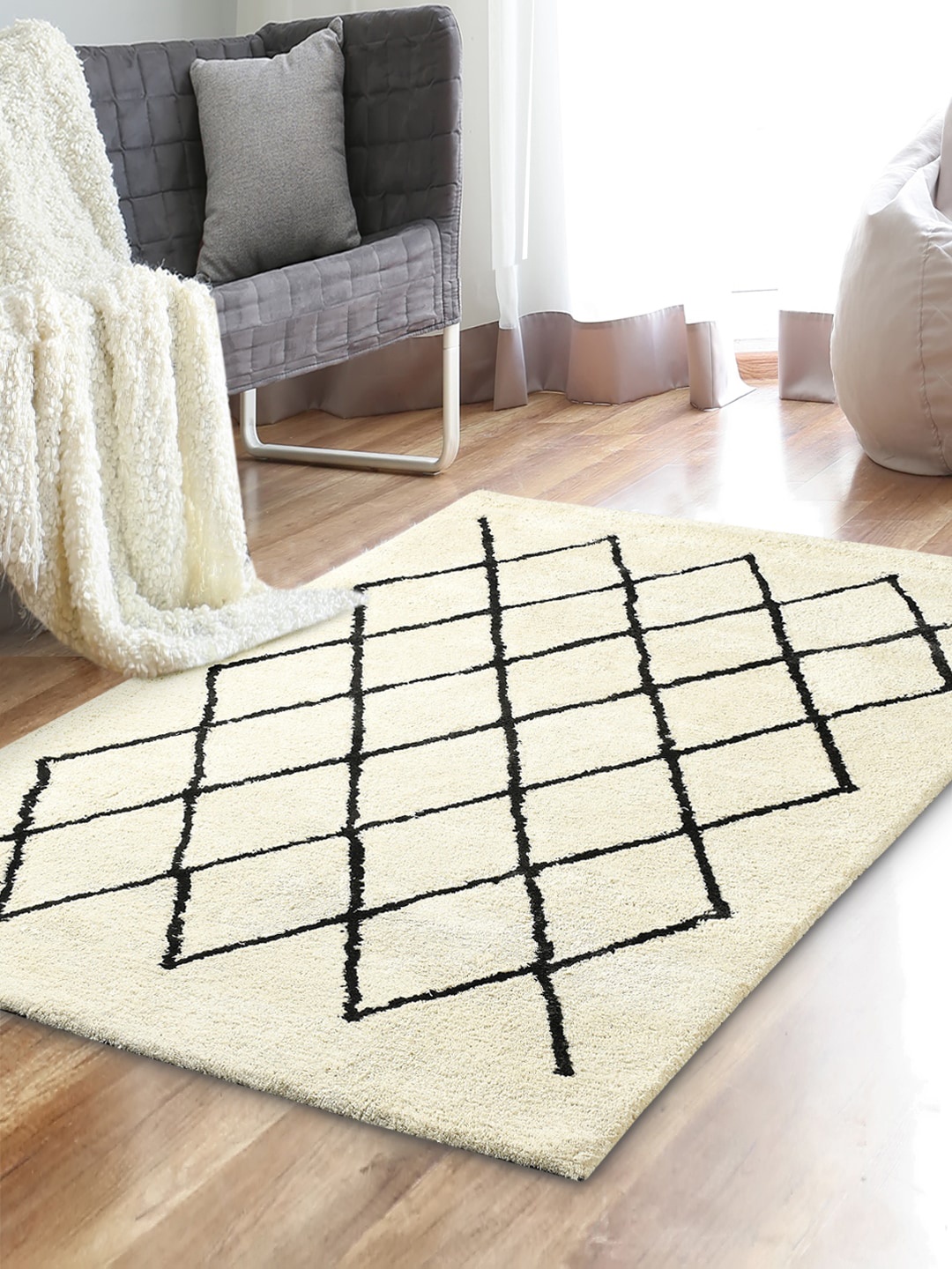 

Saral Home Off-White & Black Geometric Printed Cotton Rectangular Carpet