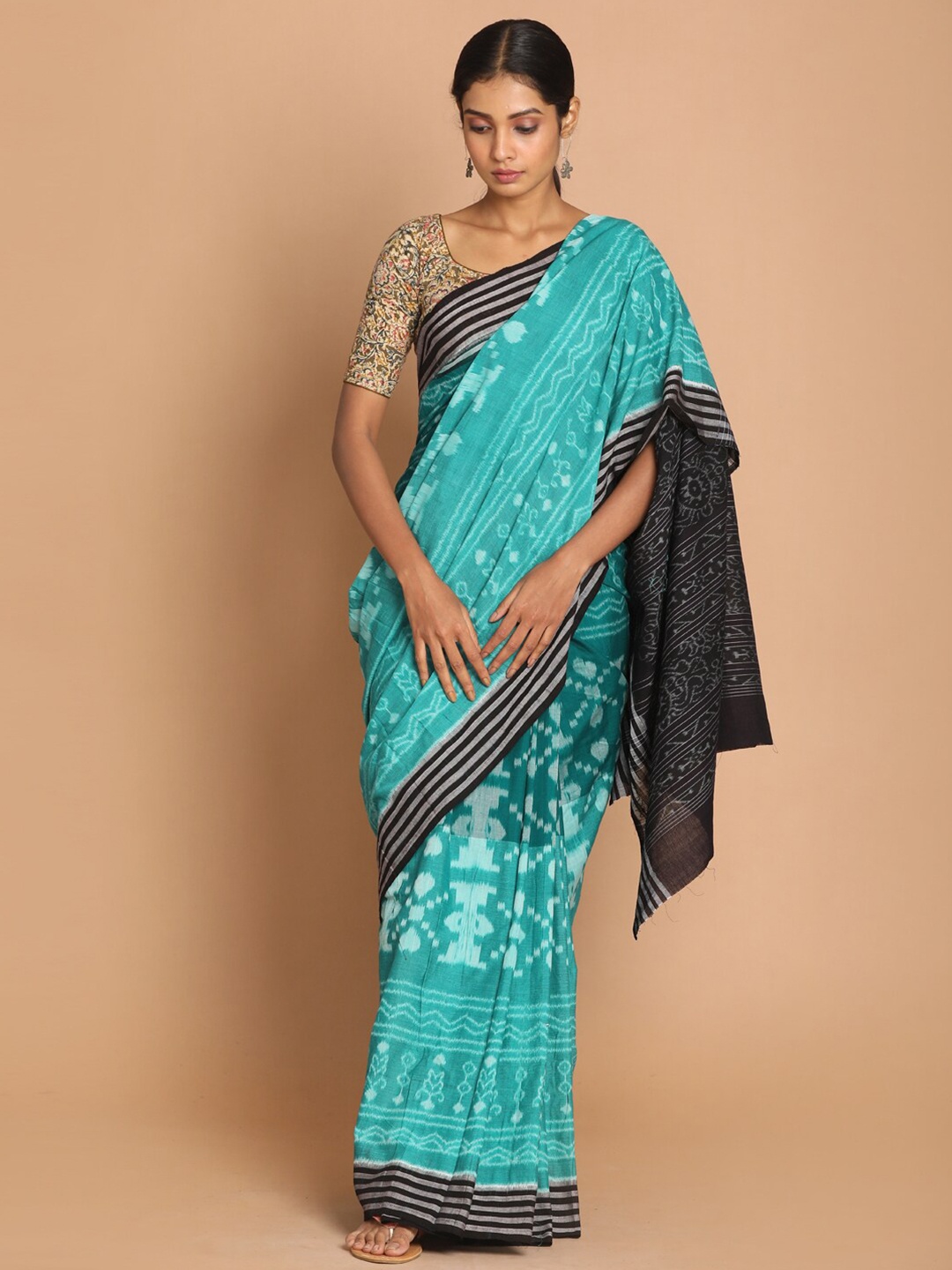 

Indethnic Green & Black Floral Pure Cotton Sambalpuri Saree