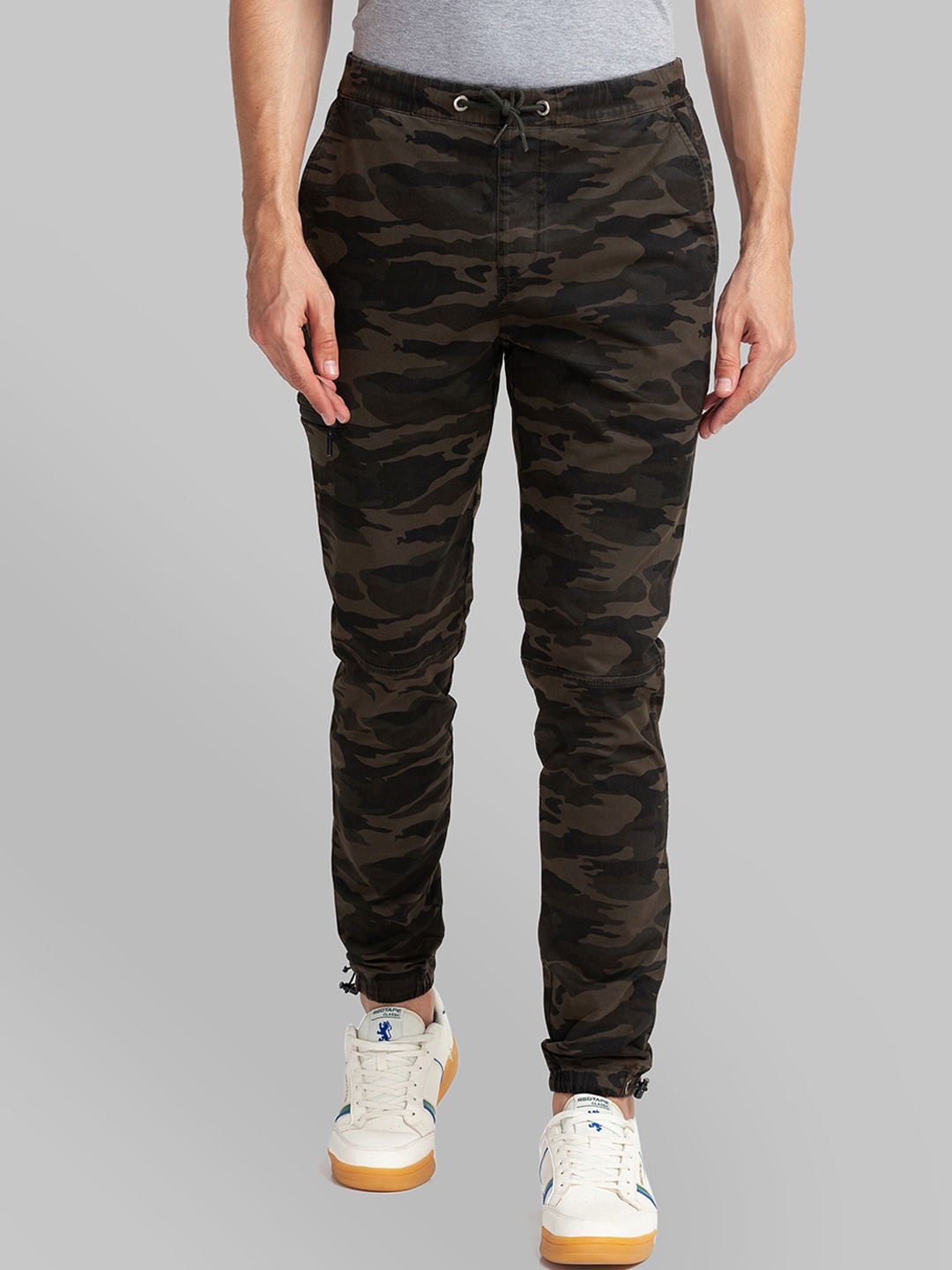 

Parx Men Brown Camouflage Printed Tapered Fit Joggers