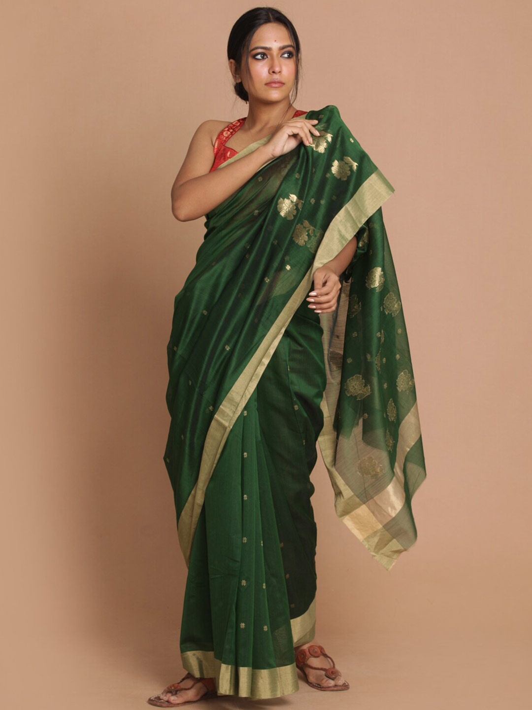 

Indethnic Green & Gold-Toned Floral Zari Silk Cotton Chanderi Saree