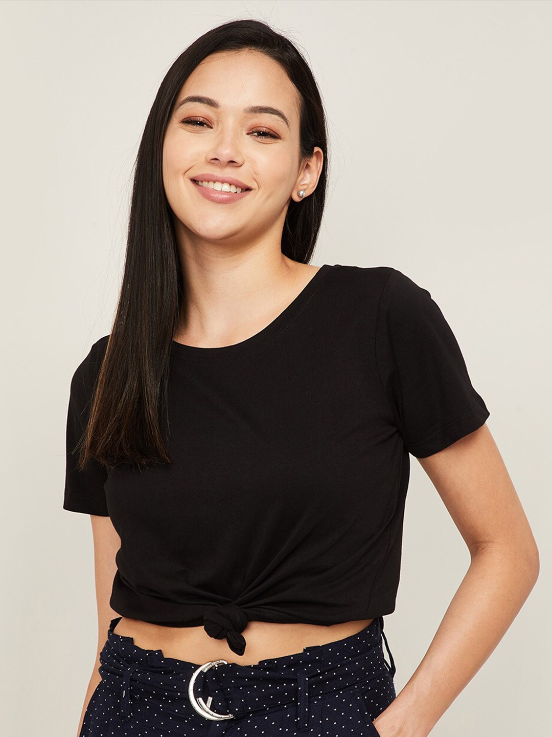 

Fame Forever by Lifestyle Black Solid Round Neck Regular Top