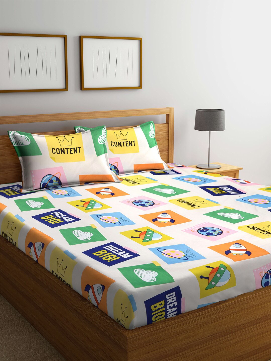 

KLOTTHE White & Yellow Graphic 210 TC King Bedsheet with 2 Pillow Covers