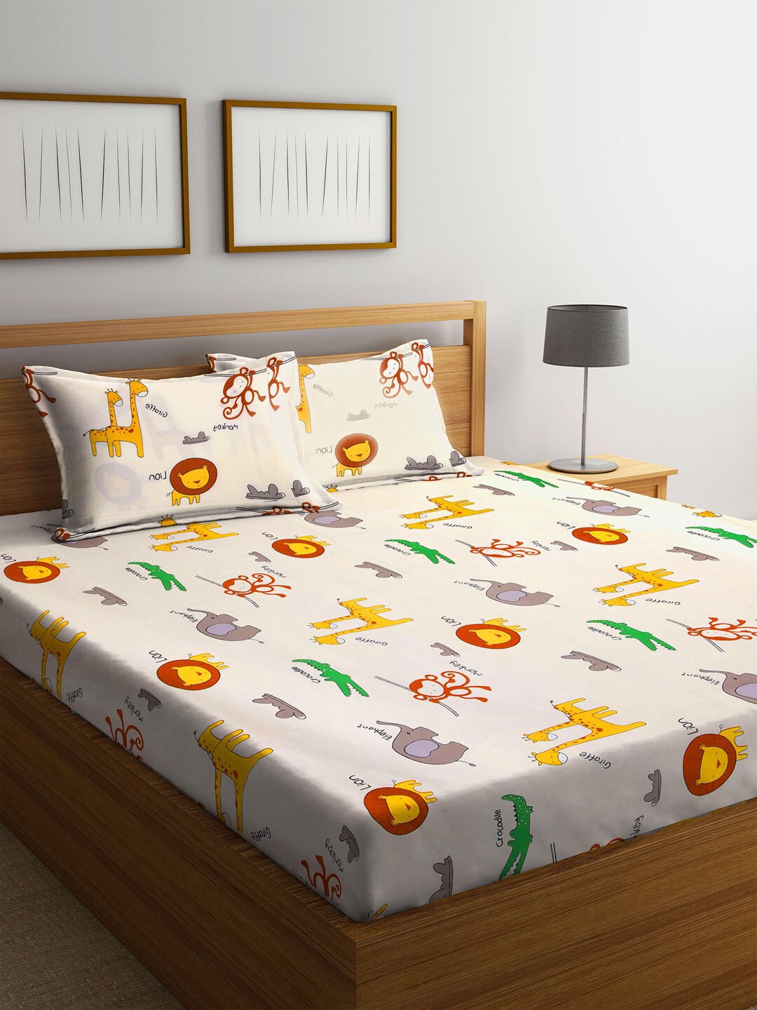 

KLOTTHE Cream-Coloured & Green Graphic 210 TC King Bedsheet with 2 Pillow Covers