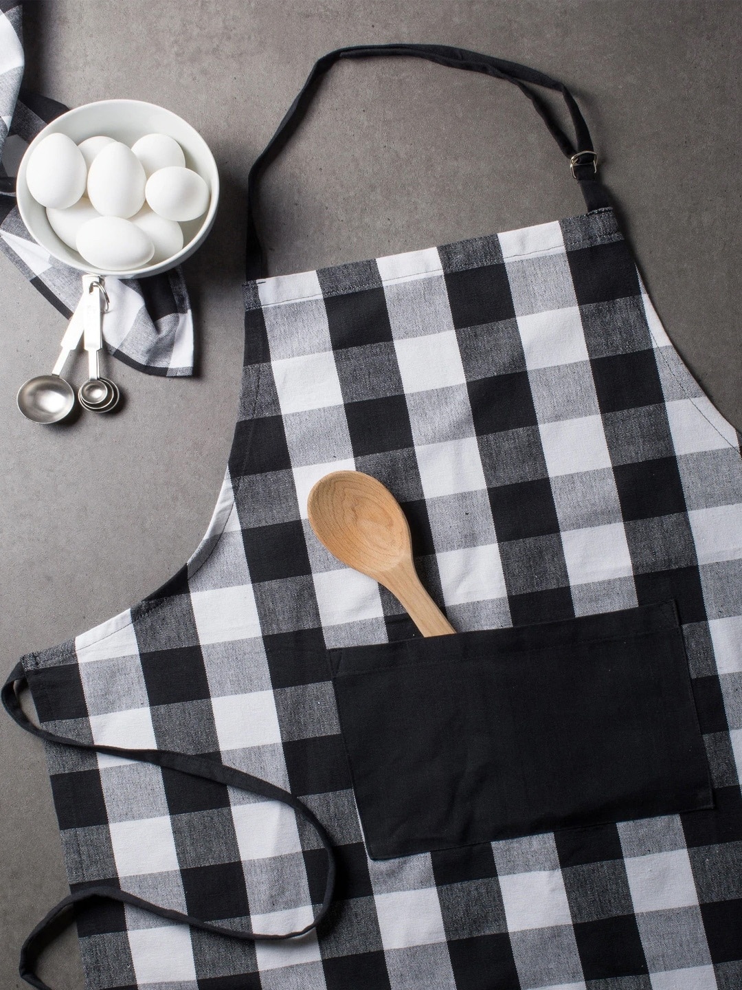

Lushomes Black & White Checked Cotton Apron