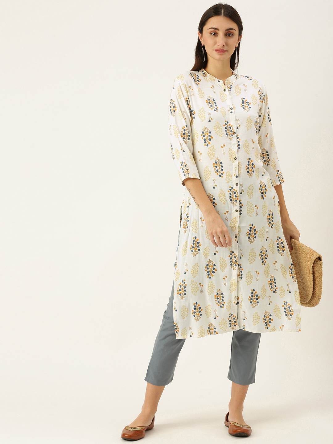 

SWAGG INDIA Women White Floral Foil Printed Kurta