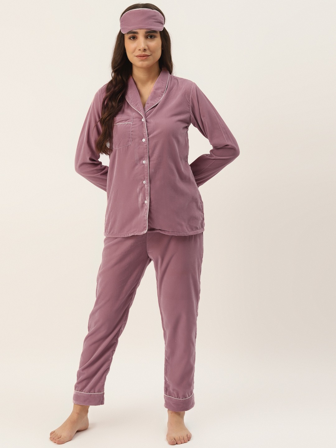 

Rapra The Label Women Mauve Solid Velvet Pyjama Set