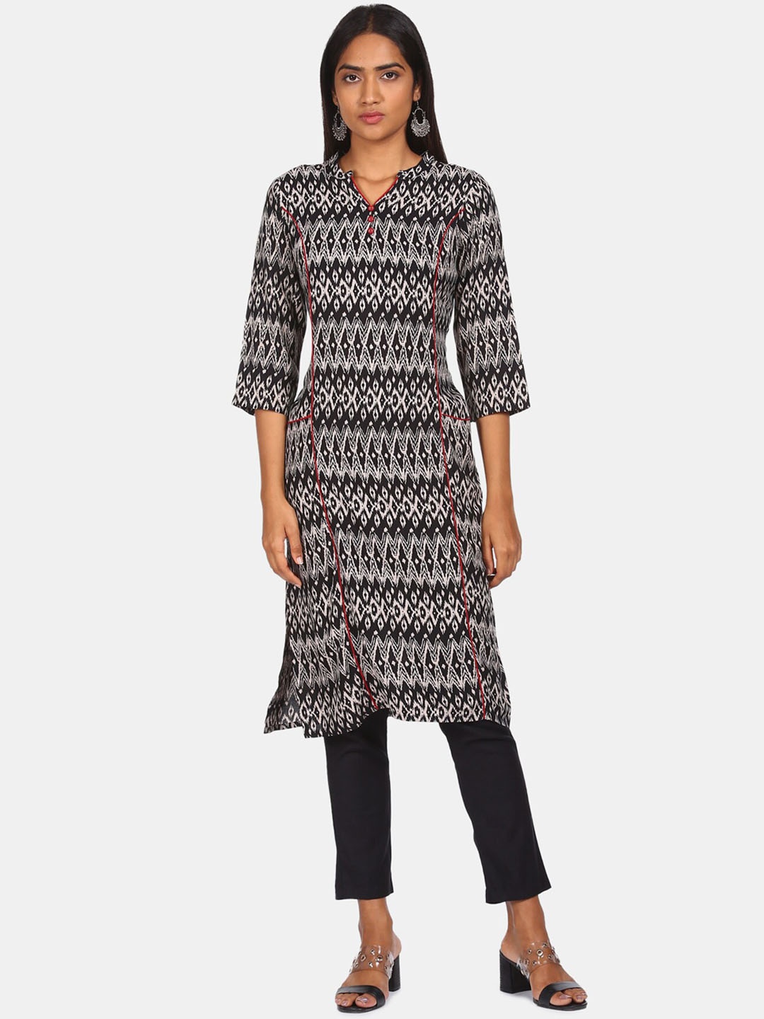 

Karigari Women Black Geometric Thread Work Kurta