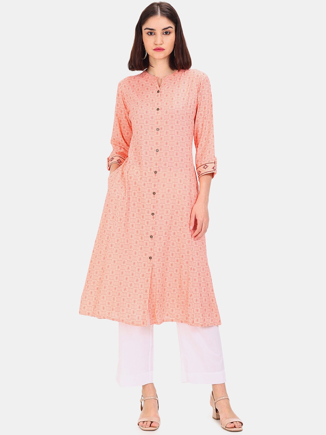 

Karigari Women Peach-Coloured & Gold-Toned Geometric Printed Thread Work Kurta