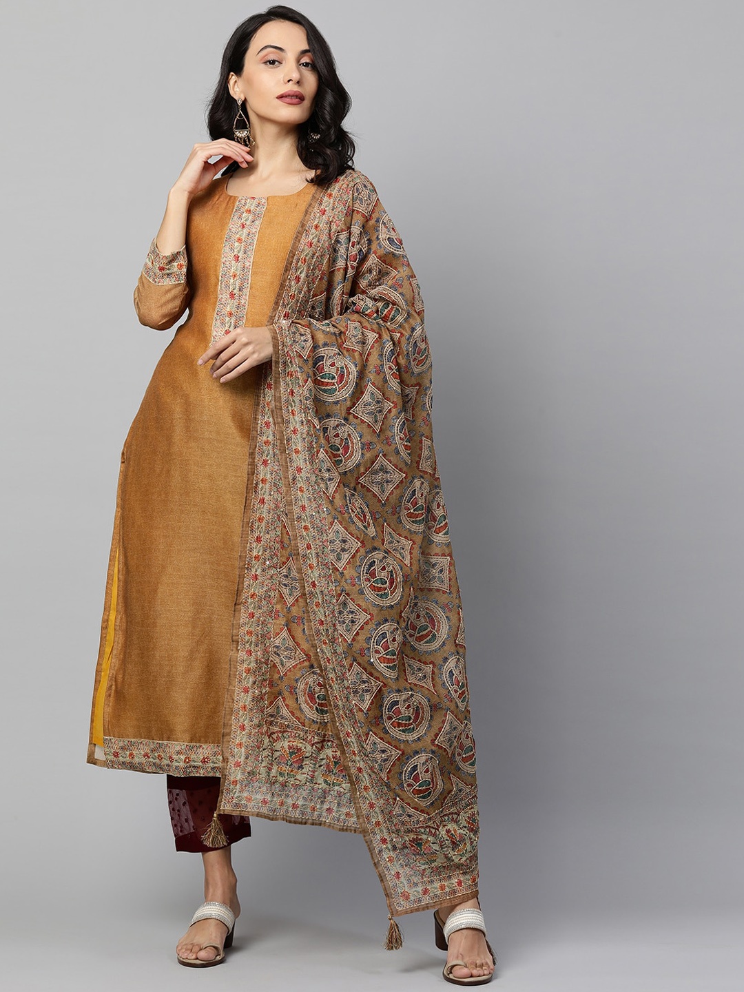 

FASHOR Women Beige & Red Embroidered Kantha Work Chanderi Silk Kurta with Dupatta