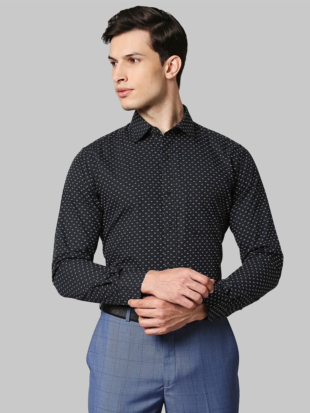 

Raymond Men Black & White Slim Fit Opaque Printed Cotton Formal Shirt