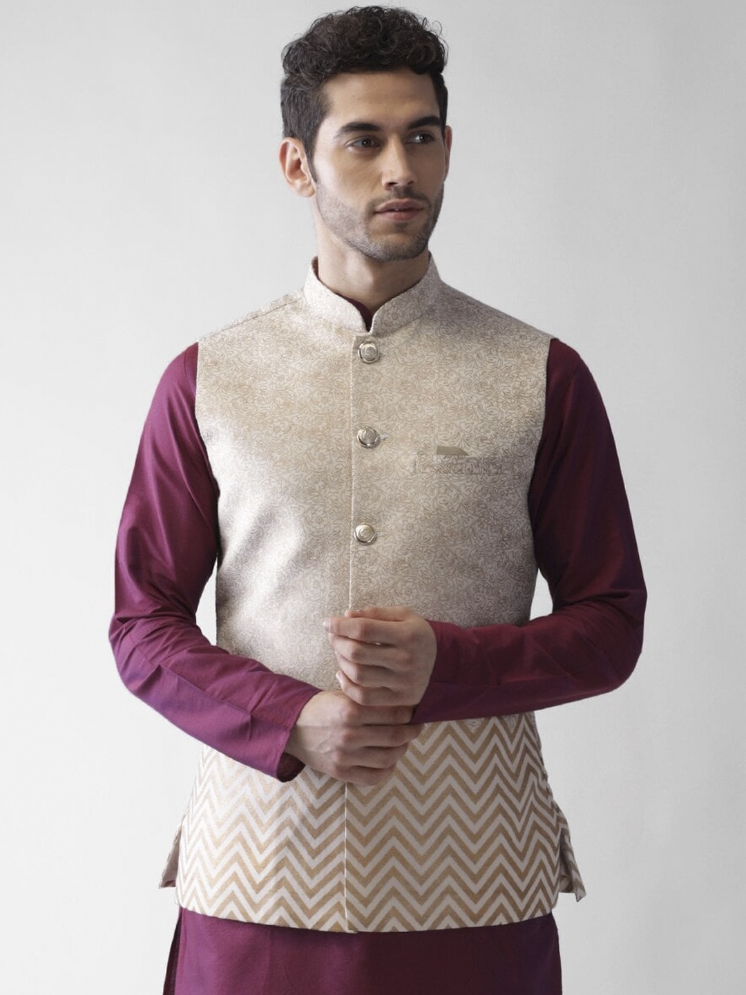 

KISAH Men Gold-Toned Crop Tailored Jacket