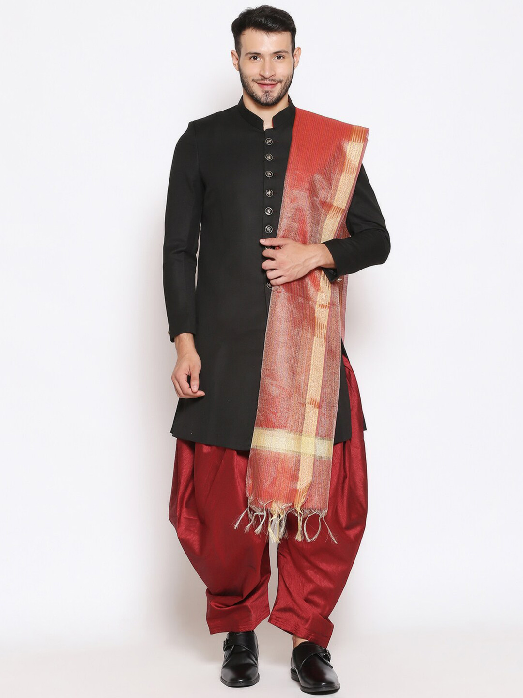

Dupatta Bazaar Men Red & Gold-Toned Dupatta