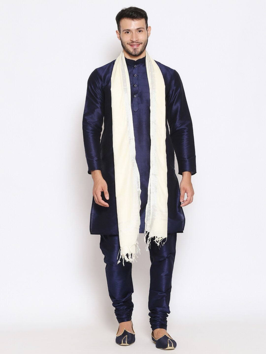 

Dupatta Bazaar Men Off White & Silver-Coloured Linen Dupatta with Zari
