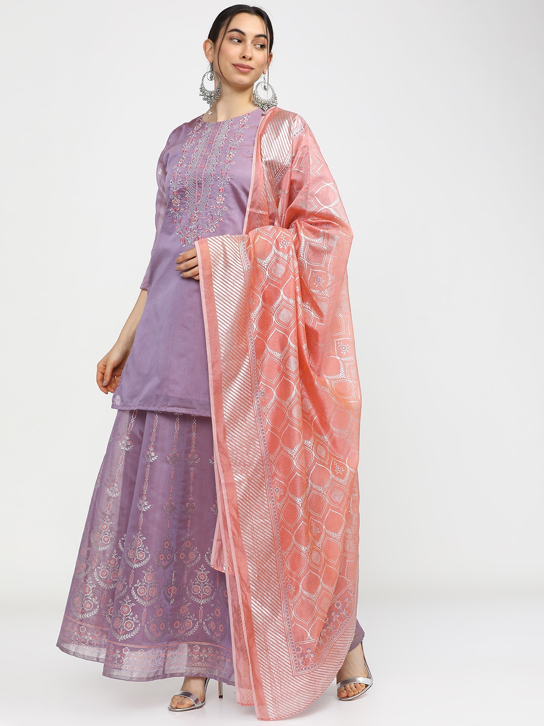 

Vishudh Women Mauve Floral Embroidered Kurta with Skirt & With Dupatta