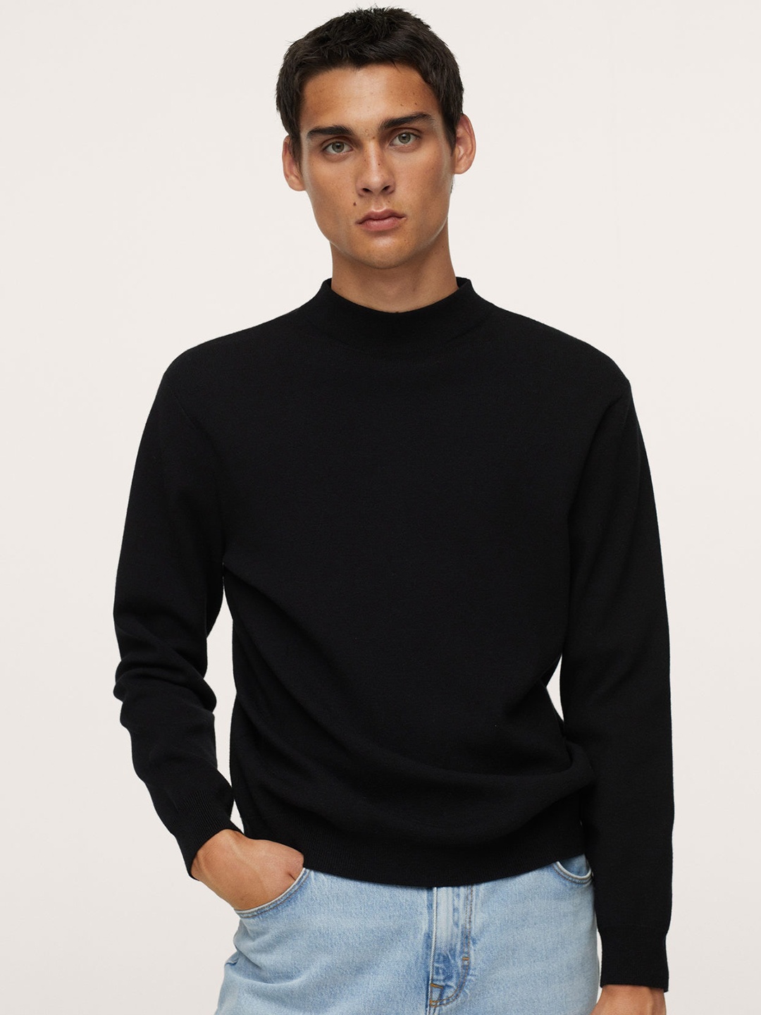 

MANGO MAN Black Solid High Collar Pullover