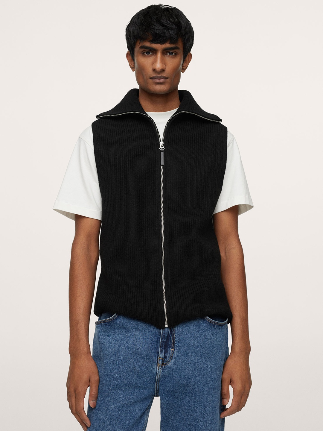 

MANGO MAN Men Black Solid Turtle-Neck Sweater Vest