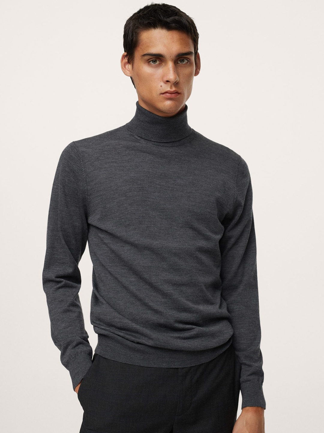 

MANGO MAN Charcoal Solid Turtle Neck Pullover