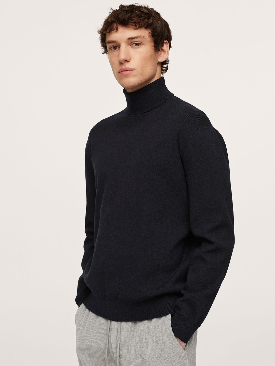 

MANGO MAN Navy Blue Solid Turtleneck Pullover