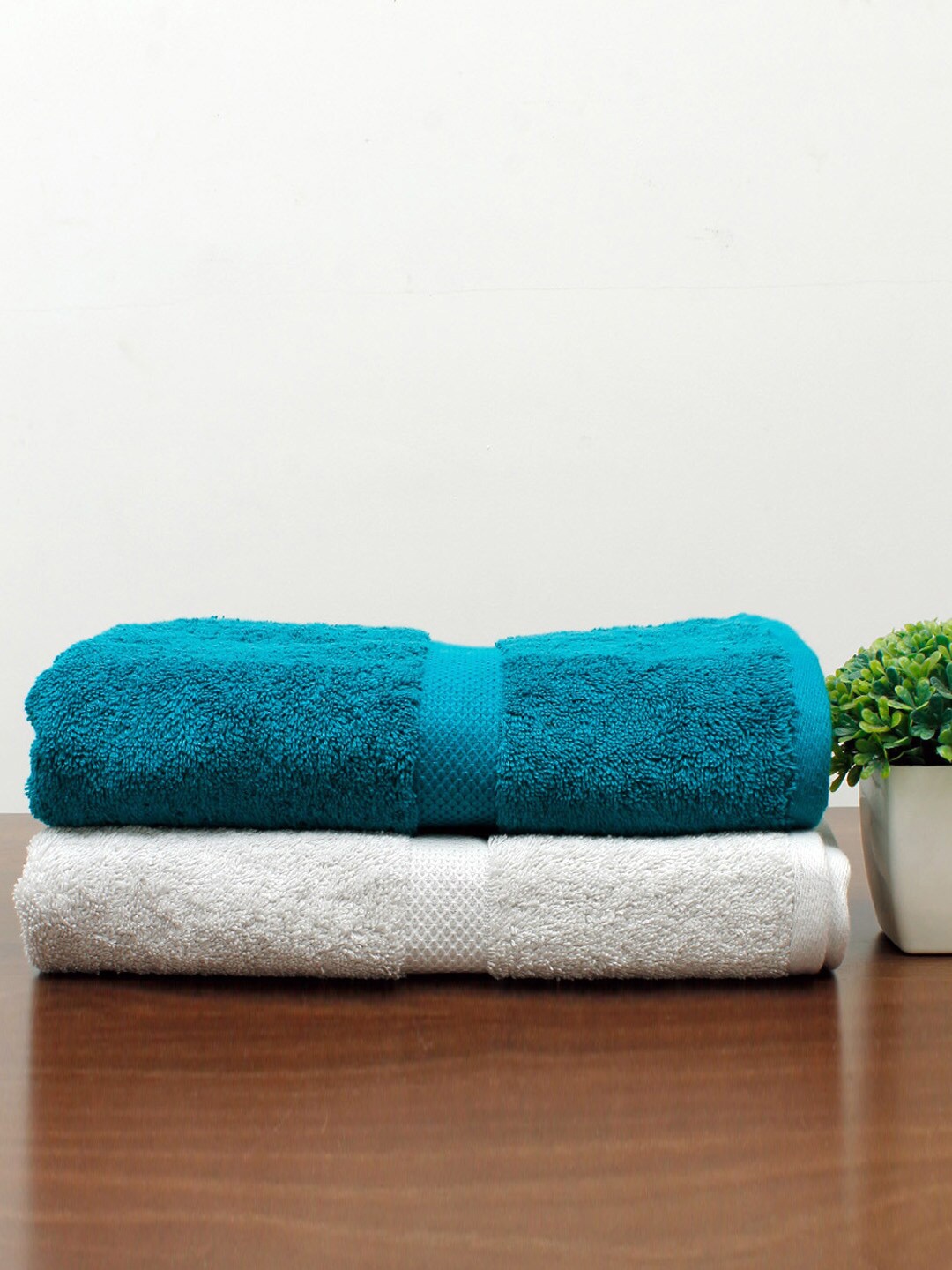 

AVI Living Set Of 2 Solid 650 GSM Pure Cotton Bath Towels, Blue