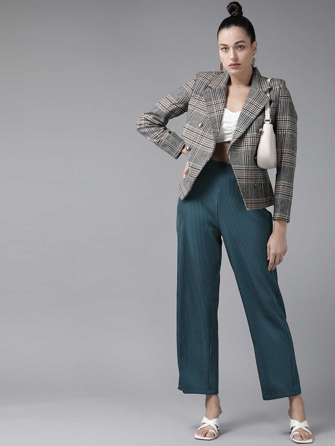 

KASSUALLY Women Green Solid Straight Fit Mid-Rise Flat-Front Parallel Trousers