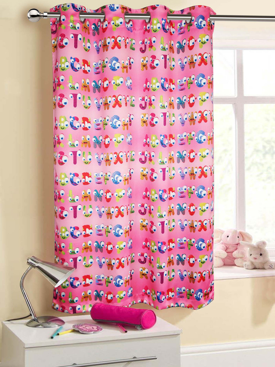 

Lushomes Green & Red Geometric Black Out Window Curtain