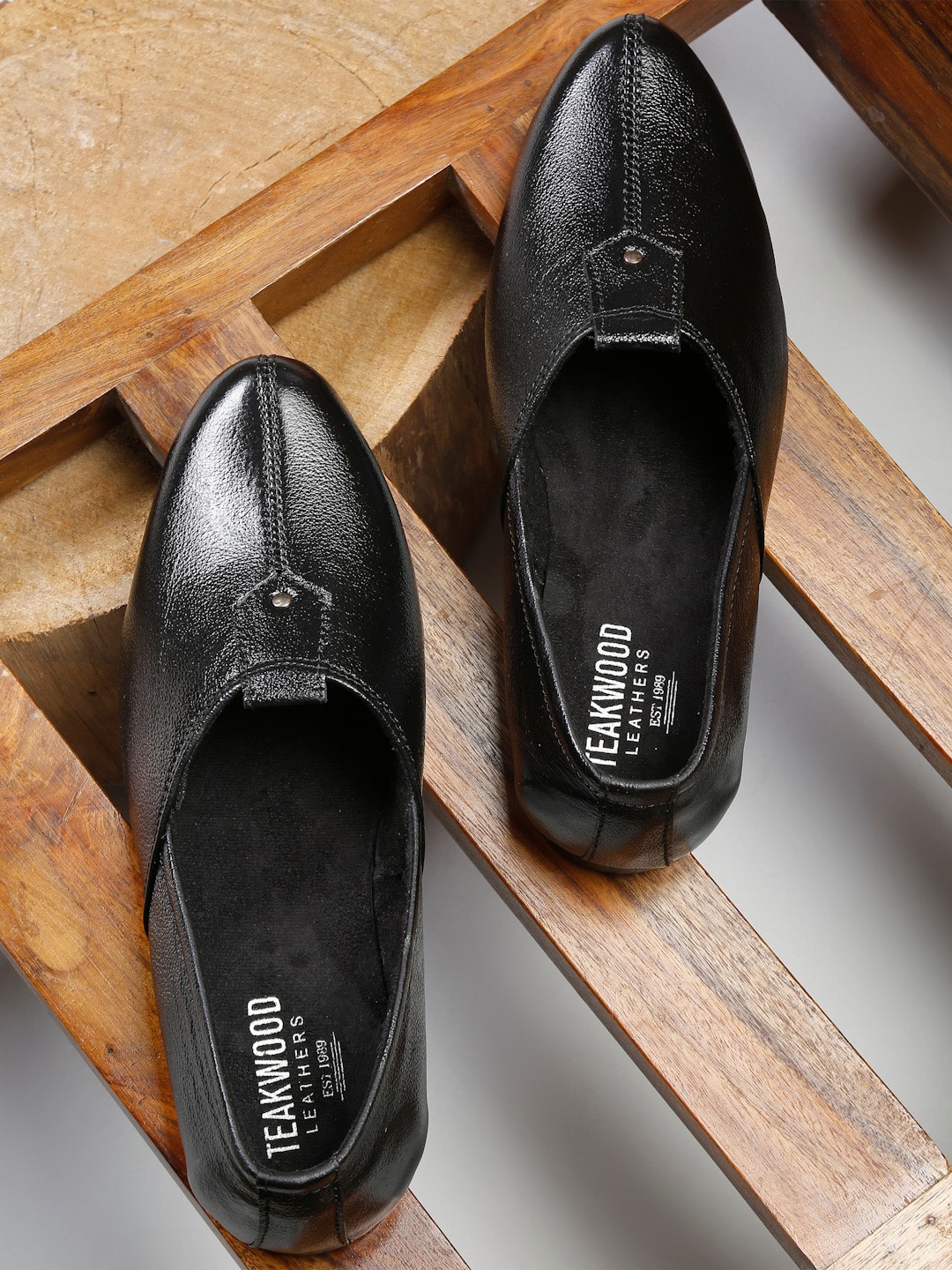 

Teakwood Leathers Men Black Solid Leather Mojaris