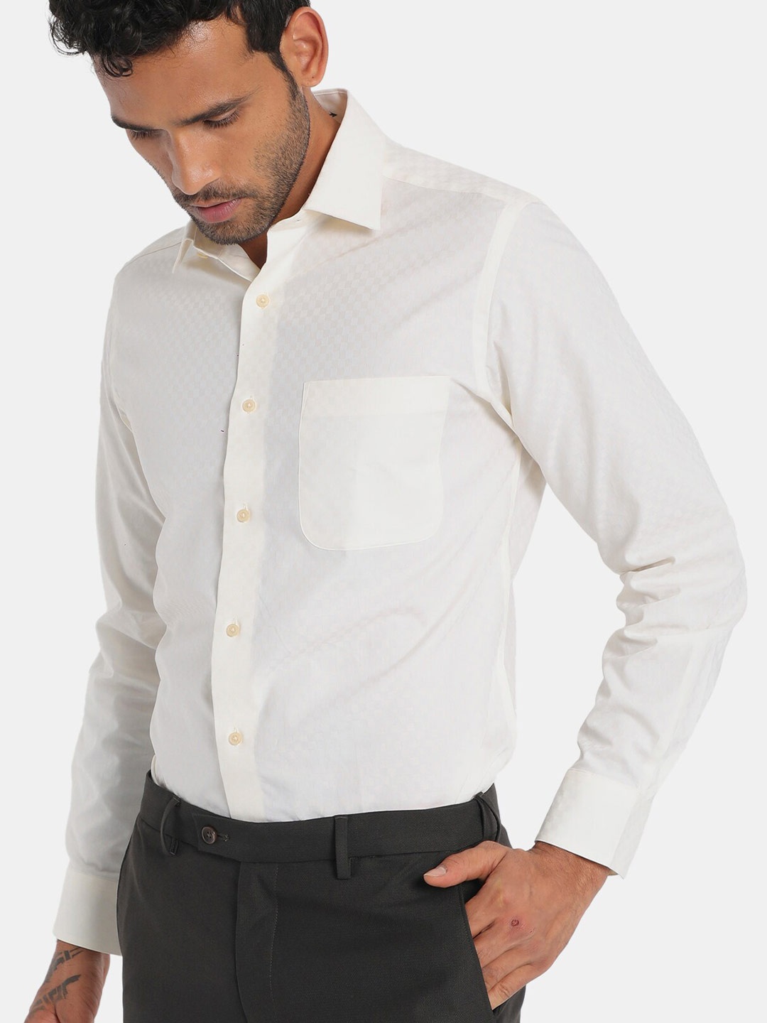 

Arrow Men Yellow Solid Opaque Formal Shirt