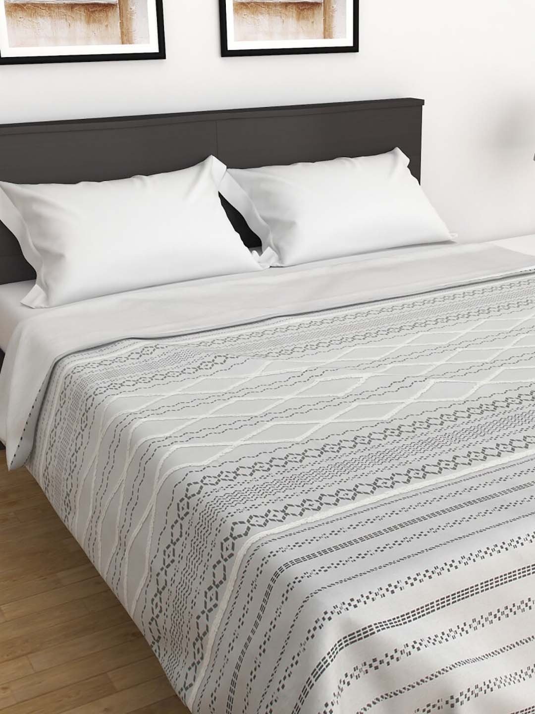 

Home Centre White & Grey Geometric Summer 150 GSM Pure Cotton Double Bed Comforter