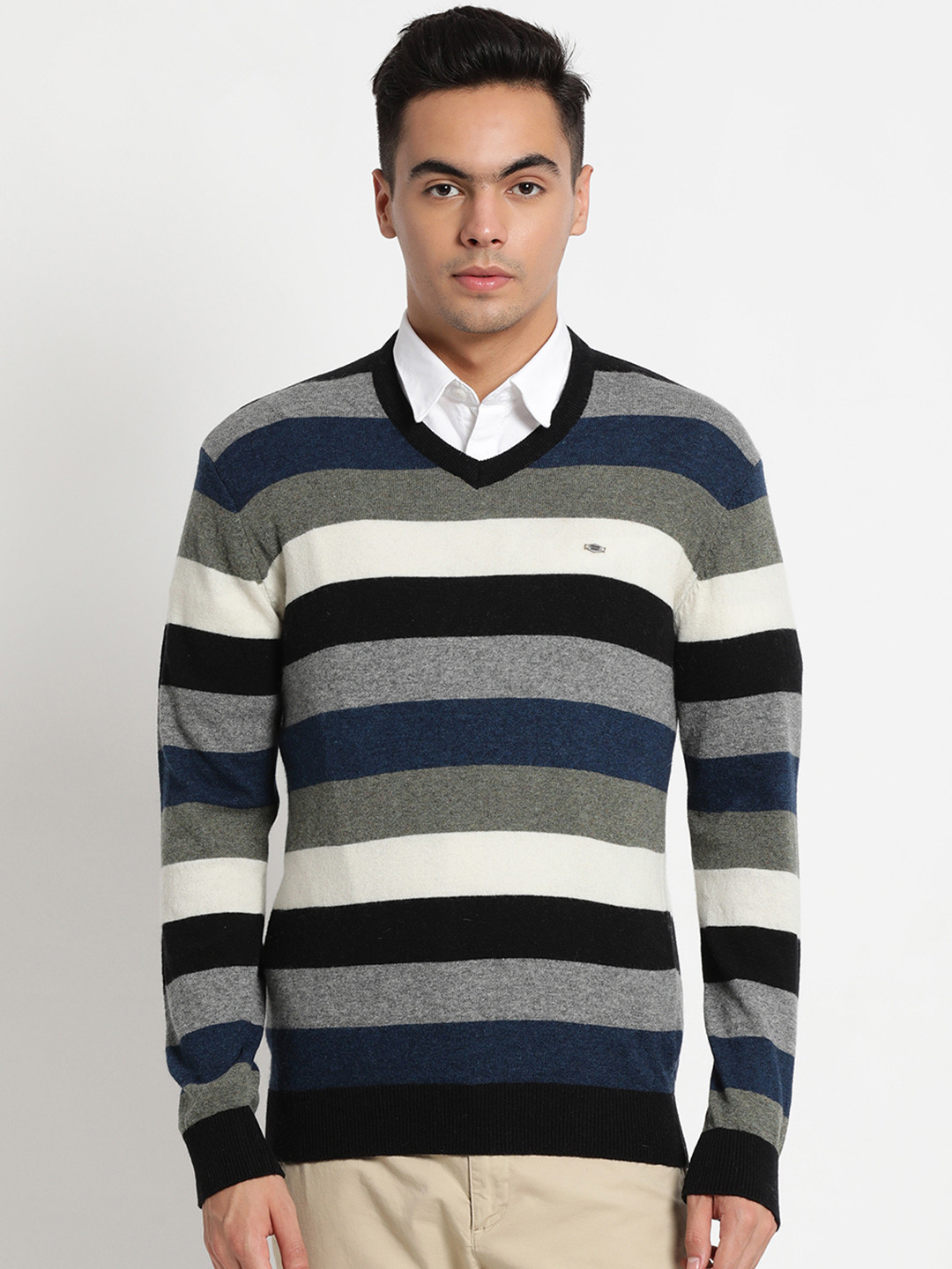 

Indian Terrain Men Grey & White Striped Sweater