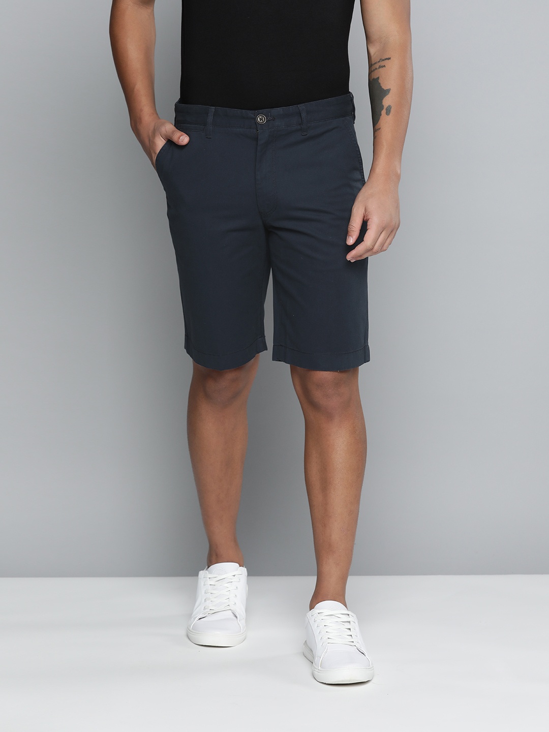 

Indian Terrain Men Navy Blue Regular Fit Solid Chino Shorts