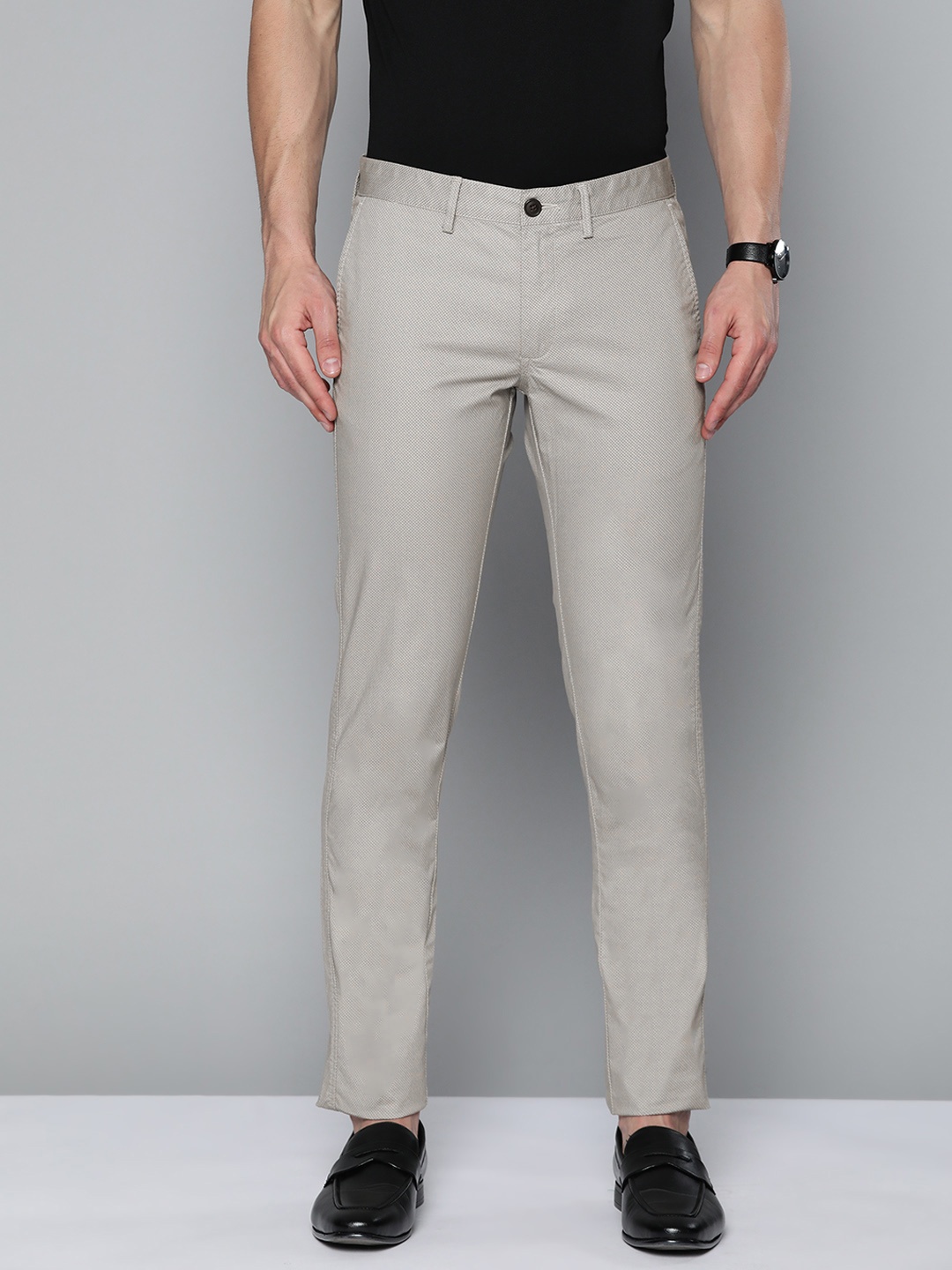 

Indian Terrain Men Beige Self Design Brooklyn Slim Fit Smart Casual Trousers
