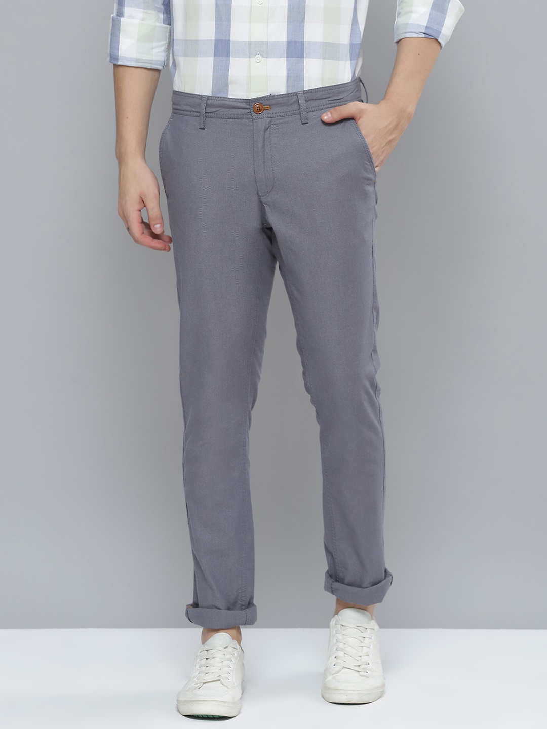 

Indian Terrain Men Grey Solid Slim Fit Trousers