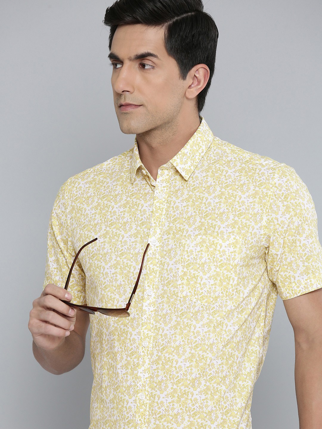 

Indian Terrain Men Pure Cotton Slim Fit Floral Printed Semiformal Shirt, Yellow