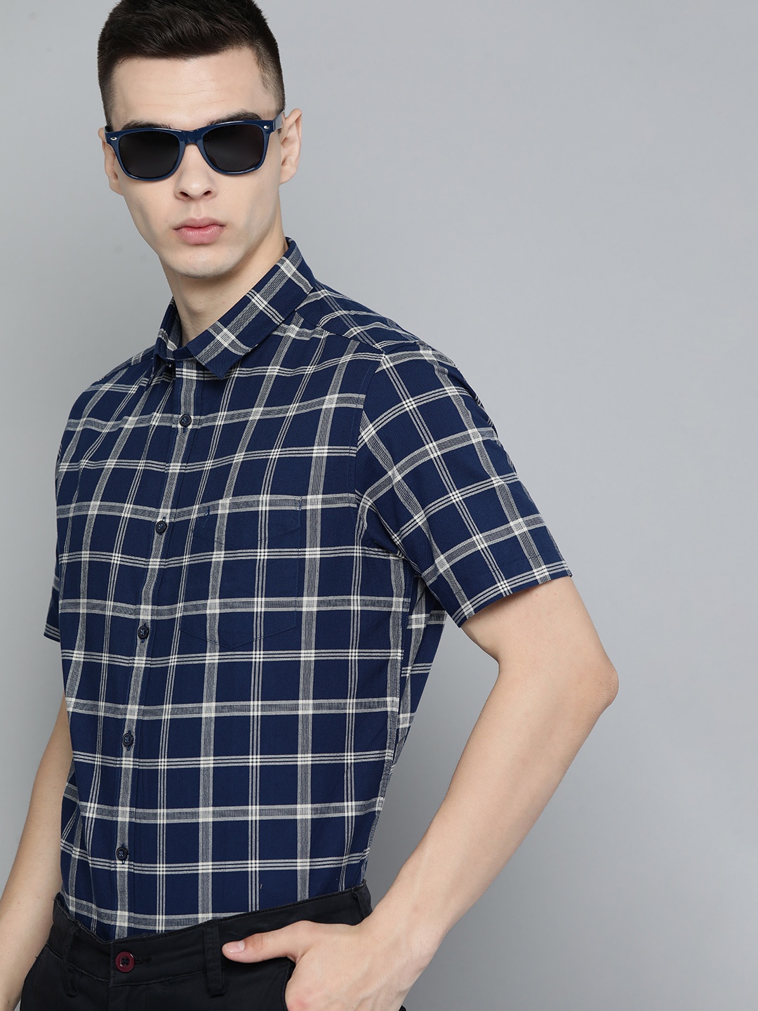 

Indian Terrain Men Pure Cotton Slim Fit Tartan Checked Semiformal Shirt, Navy blue