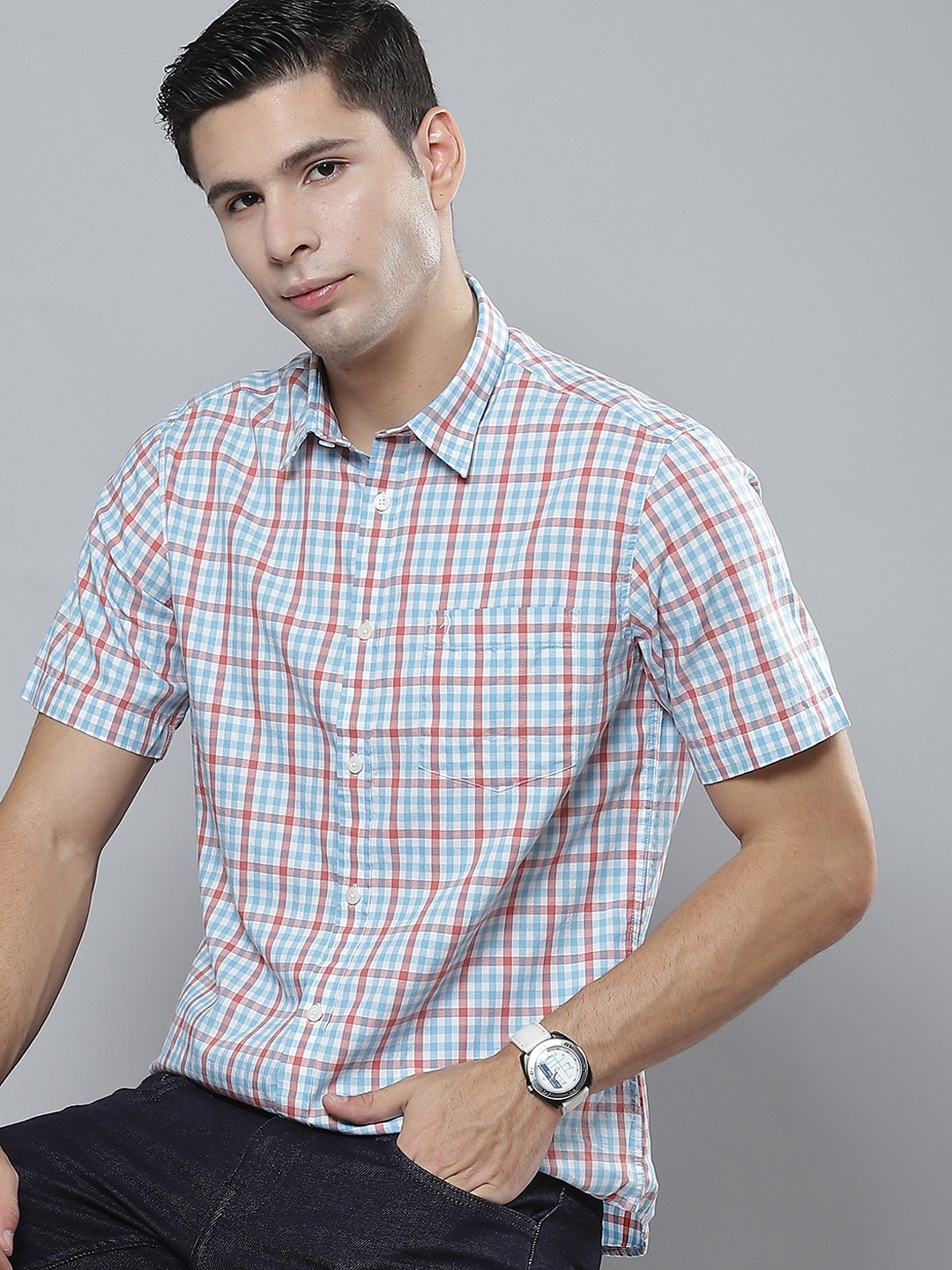 

Indian Terrain Men White Pure Cotton Slim Fit Gingham Checks Casual Shirt