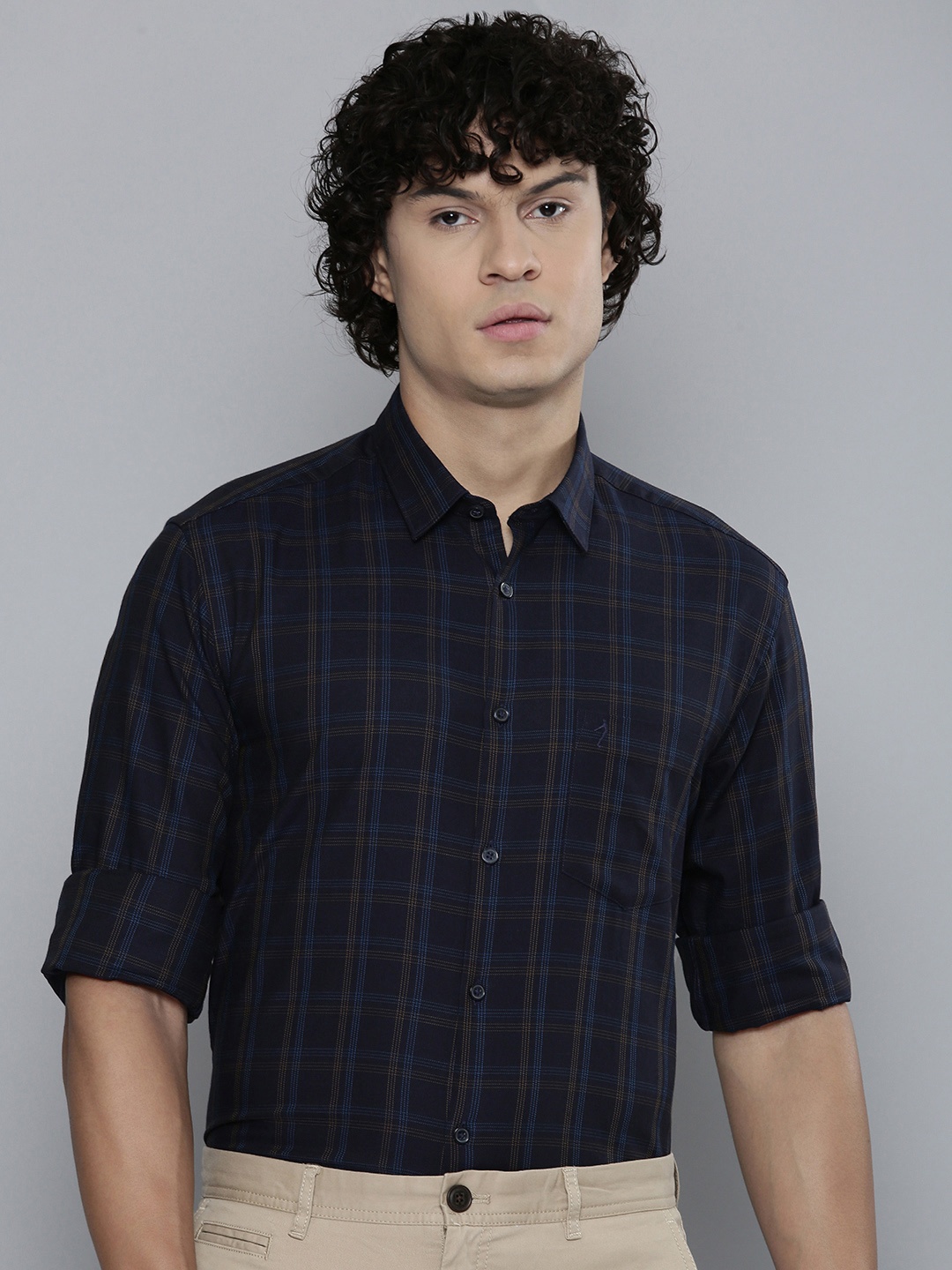 

Indian Terrain Slim Fit Checked Pure Cotton Semiformal Shirt, Navy blue