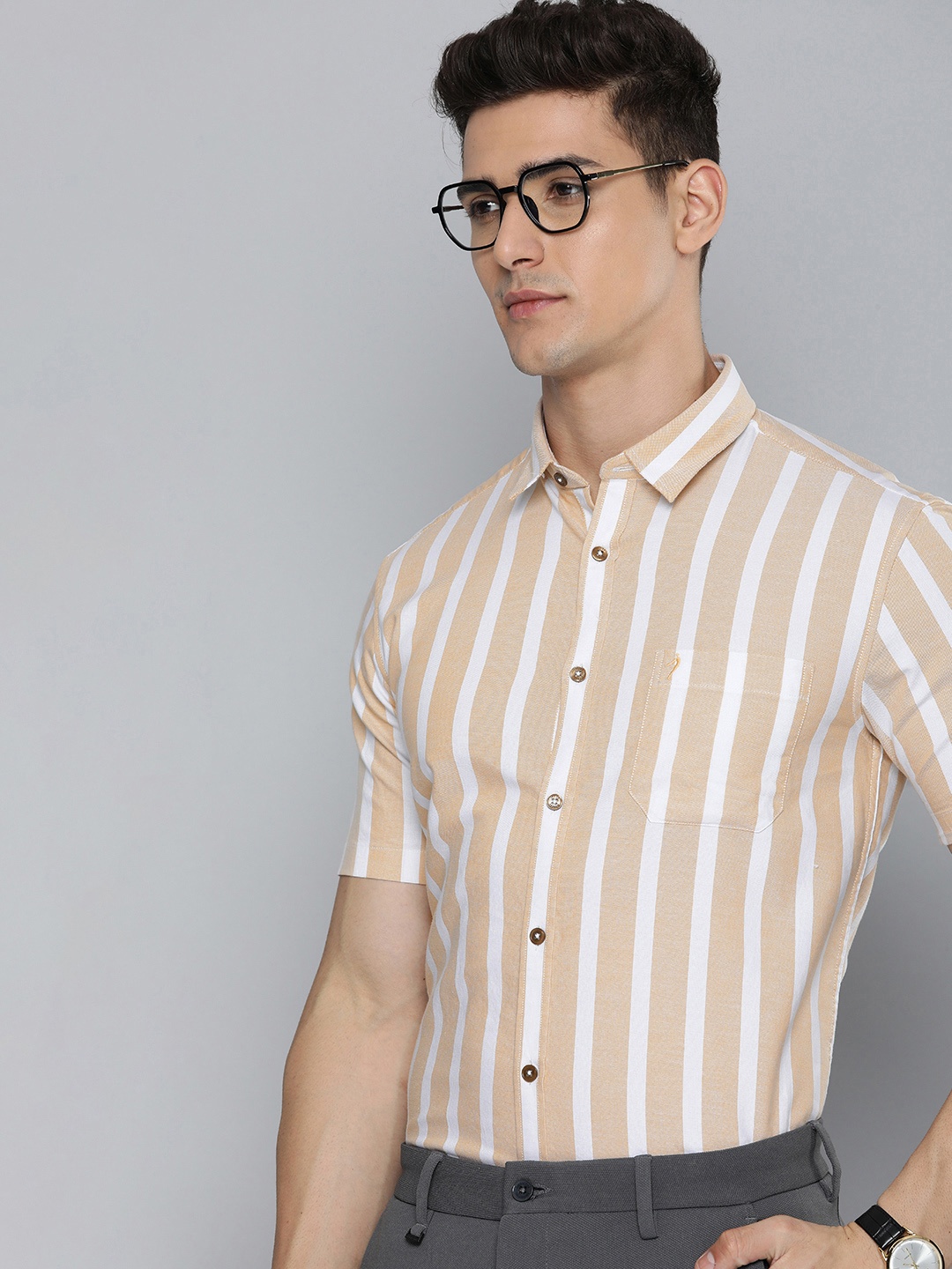 

Indian Terrain Men Pure Cotton Slim Fit Striped Semiformal Shirt, Beige