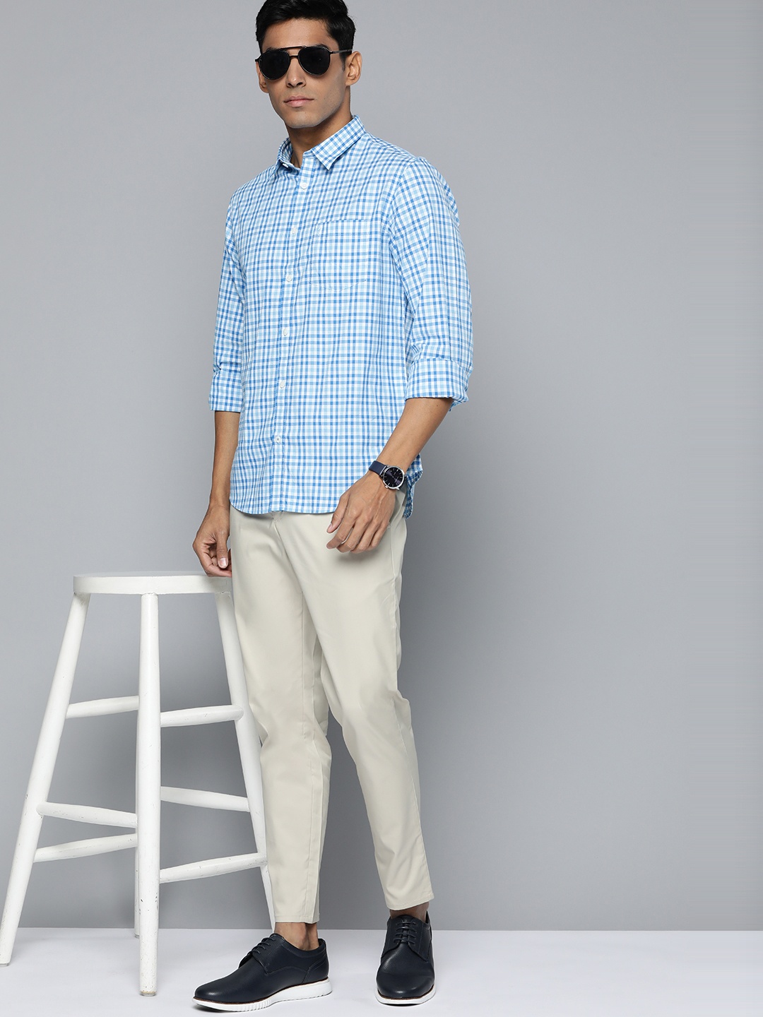 

Indian Terrain Men White & Blue Cotton Slim Fit Gingham Checked Casual Shirt