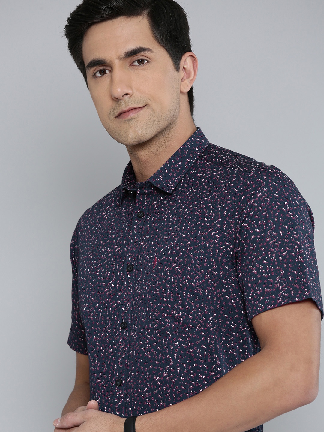 

Indian Terrain Slim Fit Floral Printed Pure Cotton Semiformal Shirt, Navy blue