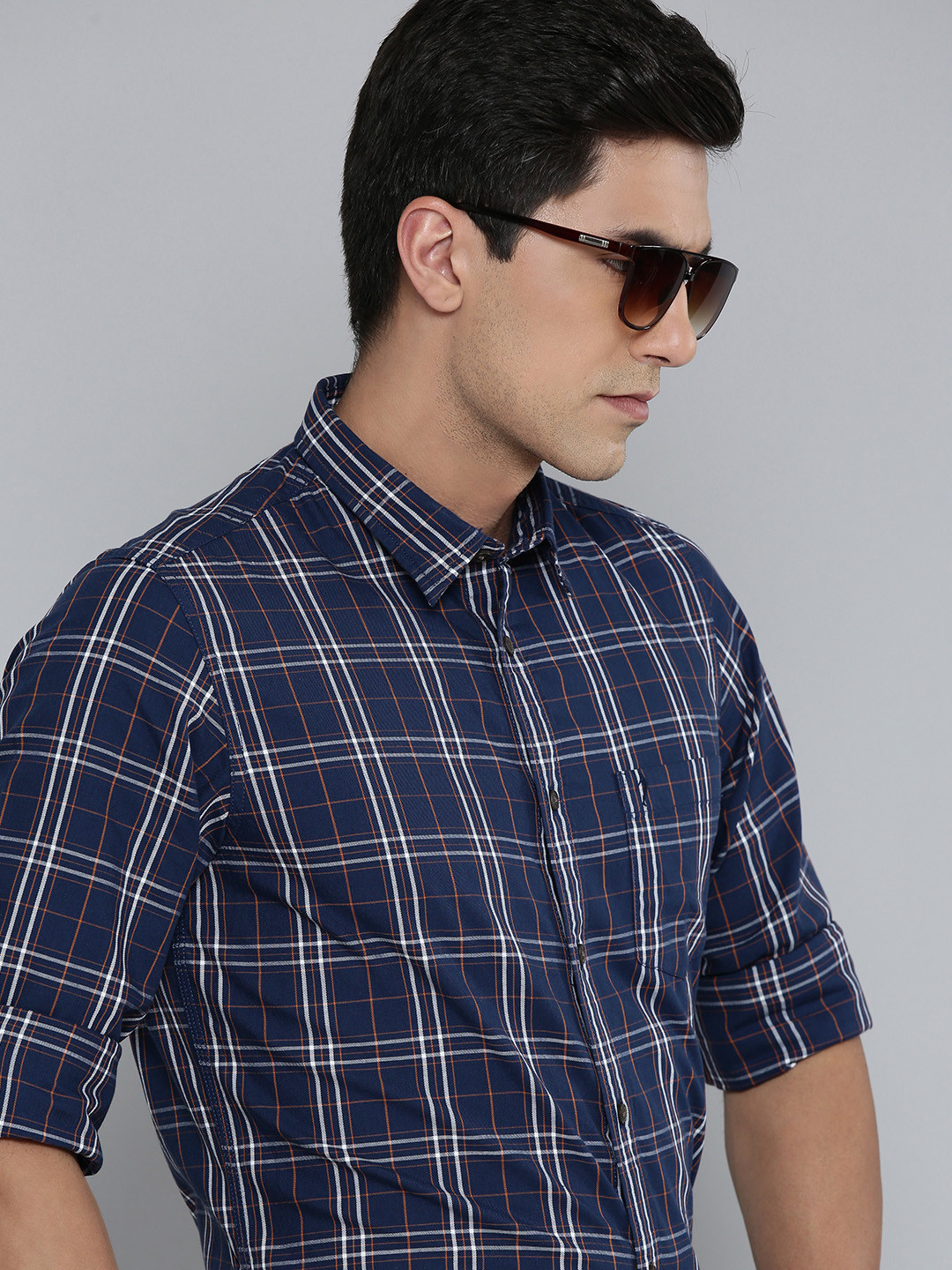 

Indian Terrain Men Pure Cotton Slim Fit Tartan Checks Semiformal Shirt, Navy blue