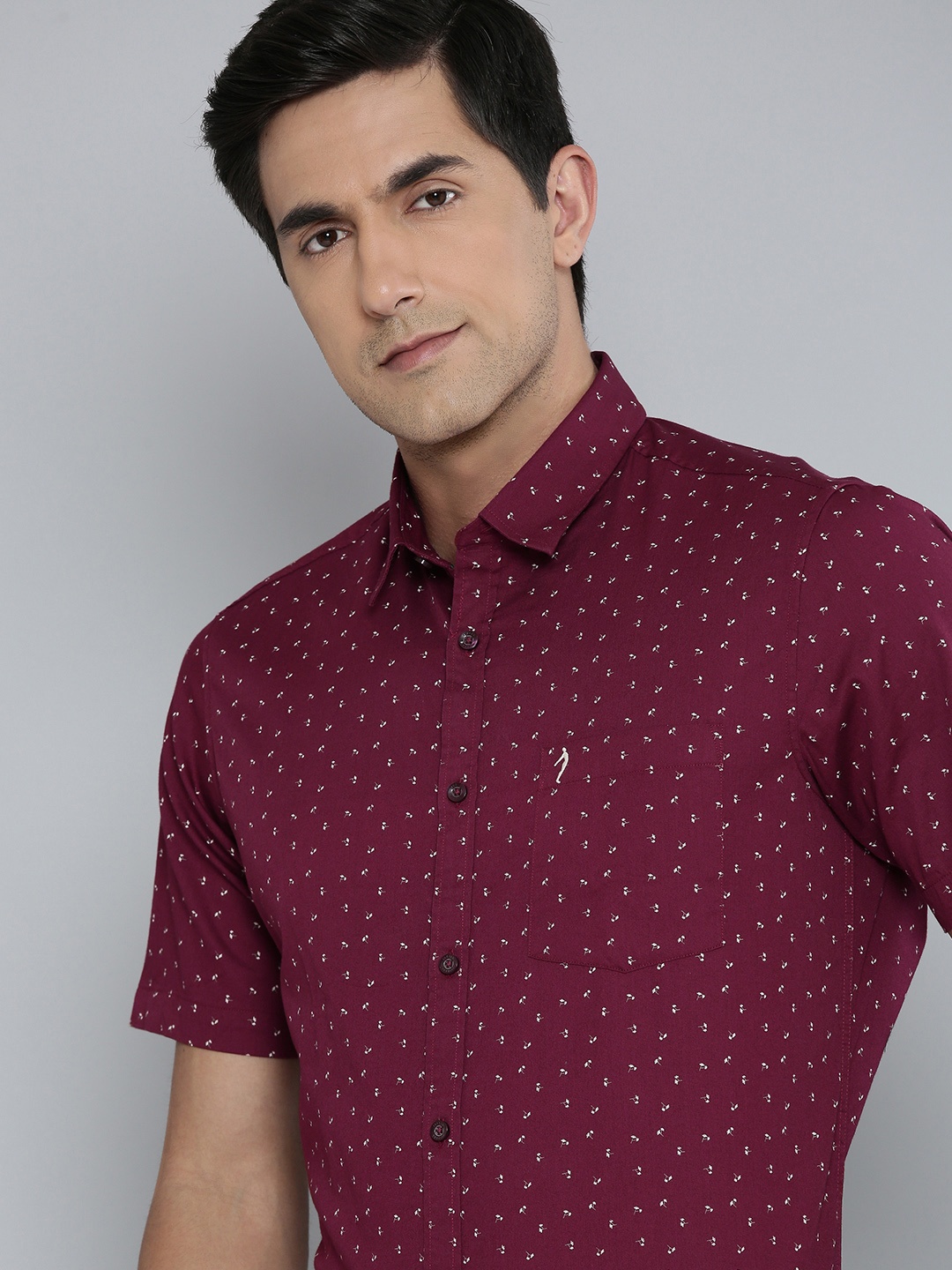 

Indian Terrain Slim Fit Floral Printed Pure Cotton Semiformal Shirt, Maroon