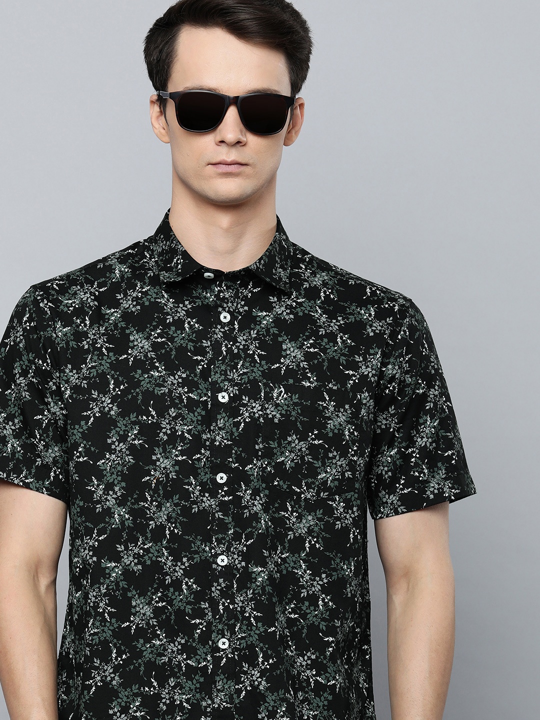 

Indian Terrain Men Black Slim Fit Floral Opaque Printed Casual Shirt