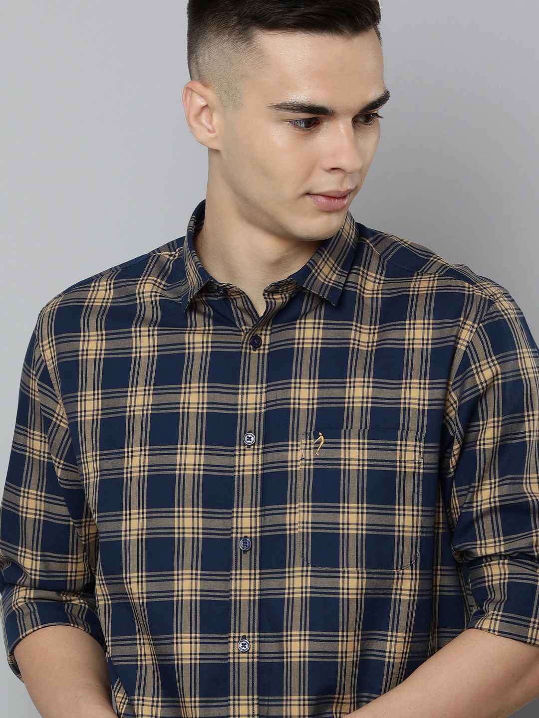 

Indian Terrain Men Pure Cotton Slim Fit Checked Casual Shirt, Navy blue