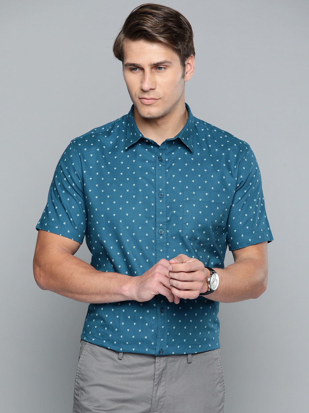 

Indian Terrain Men Teal Blue Pure Cotton Slim Fit Floral Printed Casual Shirt